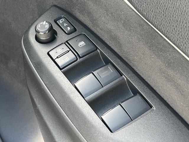 ヤリスクロス ハイブリッドＺ　１年保証付　全周囲カメラ　衝突被害軽減システム　禁煙車　ハーフレザーシート　コーナーセンサー　スマートキー　ＬＥＤヘッド　ＥＴＣ　クルコン　純正１８インチアルミ　オートライト　オートエアコン（43枚目）