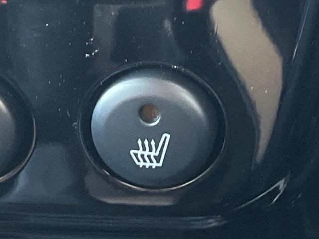 【シートヒーター】寒い日に重宝するシートヒーター！エアコンより早く温まってくれるので寒がりの人も安心ですね♪エアコンの温風は乾燥するから苦手、という方にもをおすすめです。