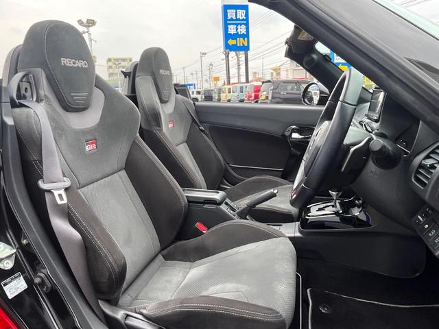 運転席シート廻りは使用感も少なく、良好な状態となっています。丁寧に使われていたことがよくわかりますね。