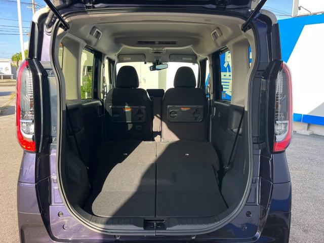 後席を格納すると、これだけの広さが！シーンに合わせたシートアレンジで、大きな荷物も積むことが出来ます♪
