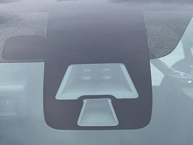 【インテリジェントエマージェンシーブレーキ】フロントカメラで前方の車両や歩行者を検知。衝突しそうな時は衝突被害軽減ブレーキが作動、衝突回避をサポート。より安全にドライブをお楽しみいただけます。