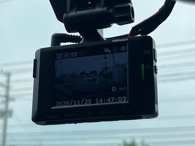 【ドライブレコーダー】安心・安全なカーライフに必須のドライブレコーダーを装備！走行中はもちろん、あおり運転や事故に遭遇した際の状況も映像で記録し、万一のリスクに備えます。