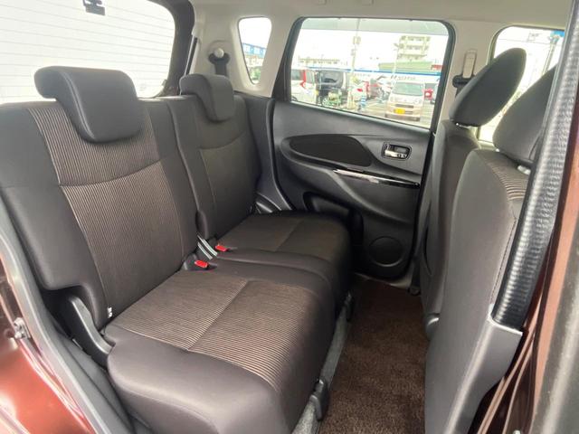 後部座席も気になるようなキズ・汚れやへたり等、大きなダメージはなく、良好な状態です。