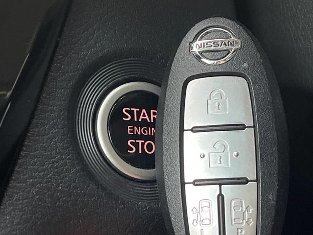 【インテリジェントキー】カバンやポケットに入れたままでもドアの施錠・解錠が可能なスマートキーを装備。エンジンのオン・オフ時もカギを取り出す必要が無いからとっても便利です♪