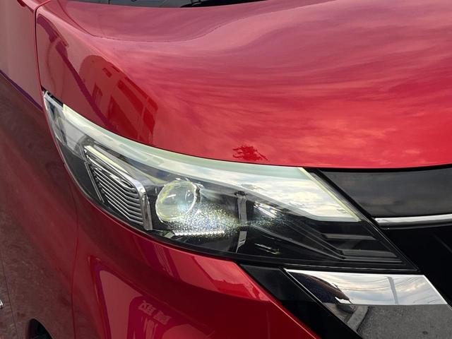 【ＬＥＤヘッドライト】悪天候や夜間走行時も良好な視界を確保し安心して運転できる高輝度ＬＥＤヘッドライトを装備！点灯速度が早く、消費電力も抑えられています。