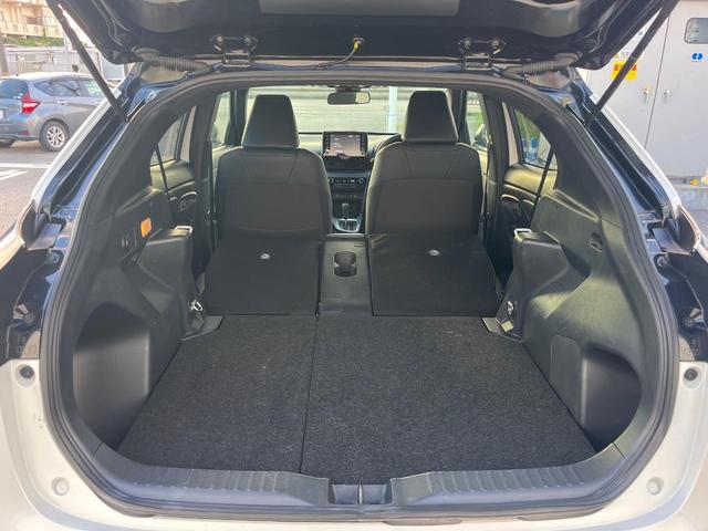 後席を格納すると、これだけの広さが！シーンに合わせたシートアレンジで、大きな荷物も積むことが出来ます♪