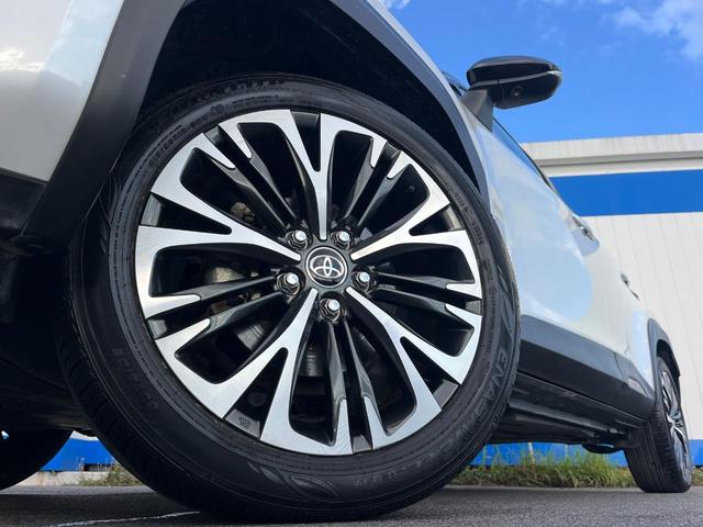 【純正アルミホイール】外観にマッチした純正アルミホイールを装着しております。各種社外アルミホイールや、スタッドレスタイヤも取扱いしております。是非ご相談ください♪