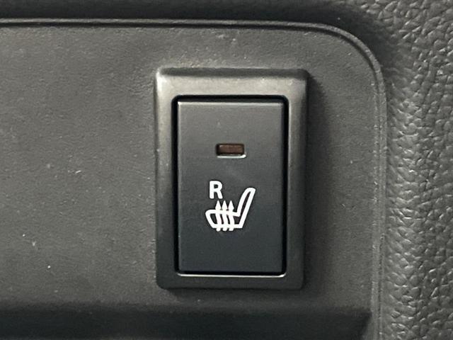 【シートヒーター】寒い日に重宝するシートヒーター！エアコンより早く温まってくれるので寒がりの人も安心ですね♪エアコンの温風は乾燥するから苦手、という方にもをおすすめです。