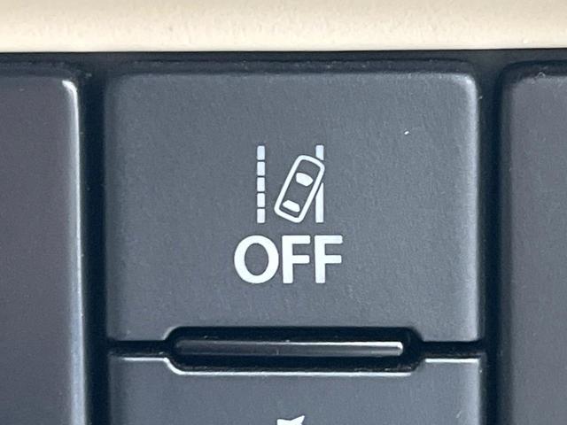 【車線逸脱抑制機能】高速道路走行時、車線からはみ出しそうな時にステアリングを制御し車線内を走行する様にアシスト。より安全な運転をサポートしてくれます！