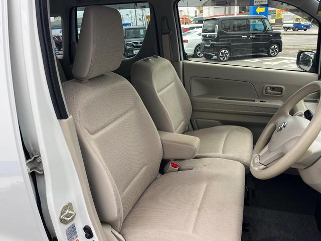 運転席シート廻りは使用感も少なく、良好な状態となっています。丁寧に使われていたことがよくわかりますね。