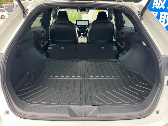 後席を格納すると、これだけの広さが！シーンに合わせたシートアレンジで、大きな荷物も積むことが出来ます♪