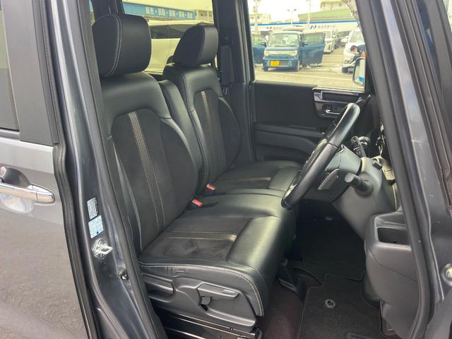 運転席シート廻りは使用感も少なく、良好な状態となっています。丁寧に使われていたことがよくわかりますね。