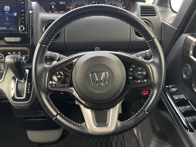 【純正革巻きステアリング】上質な革を使用することで、手にしっかり馴染みとても運転しやすいハンドルです♪