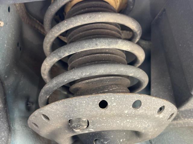 お車を安心してお乗りいただく為には、足回りの定期点検が欠かせません。サービスサポート（有償保証）では無料点検もご提供しており、安心のカーライフをお過ごしいただけるサポート体制が整っています。