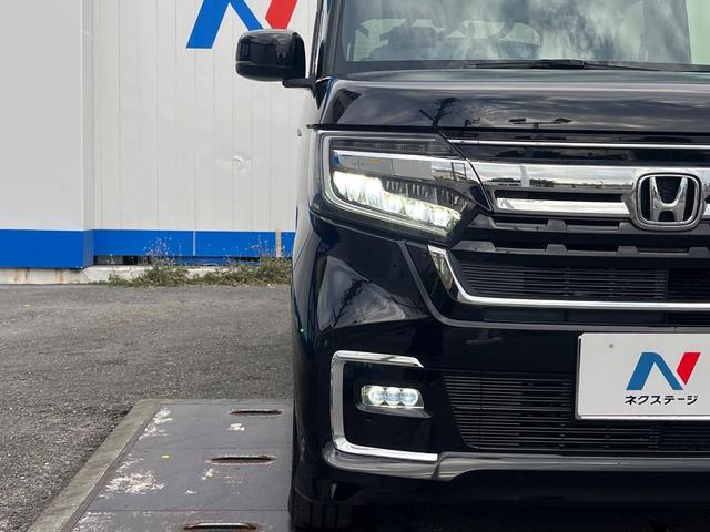 【ＬＥＤヘッドライト】悪天候や夜間走行時も良好な視界を確保し安心して運転できる高輝度ＬＥＤヘッドライトを装備！点灯速度が早く、消費電力も抑えられています。