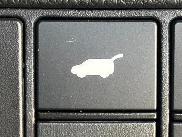 ヴェゼル ｅ：ＨＥＶ　Ｚ　１年保証付　レンタアップ　ＳＤナビ　バックカメラ　衝突被害軽減システム　レーダークルーズ　禁煙車　電動リアゲート　ハーフレザーシート　コーナーセンサー　スマートキー　ＬＥＤヘッド　ＥＴＣ（6枚目）