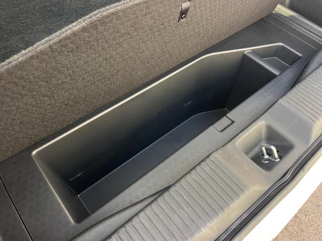 ヴェゼル ｅ：ＨＥＶ　Ｚ　１年保証付　レンタアップ　ＳＤナビ　バックカメラ　衝突被害軽減システム　レーダークルーズ　禁煙車　電動リアゲート　ハーフレザーシート　コーナーセンサー　スマートキー　ＬＥＤヘッド　ＥＴＣ（39枚目）