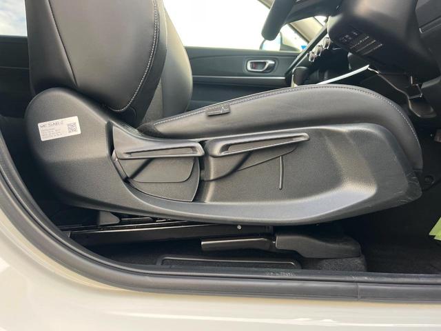 ヴェゼル ｅ：ＨＥＶ　Ｚ　１年保証付　レンタアップ　ＳＤナビ　バックカメラ　衝突被害軽減システム　レーダークルーズ　禁煙車　電動リアゲート　ハーフレザーシート　コーナーセンサー　スマートキー　ＬＥＤヘッド　ＥＴＣ（43枚目）