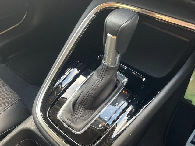 ヴェゼル ｅ：ＨＥＶ　Ｚ　１年保証付　レンタアップ　ＳＤナビ　バックカメラ　衝突被害軽減システム　レーダークルーズ　禁煙車　電動リアゲート　ハーフレザーシート　コーナーセンサー　スマートキー　ＬＥＤヘッド　ＥＴＣ（58枚目）