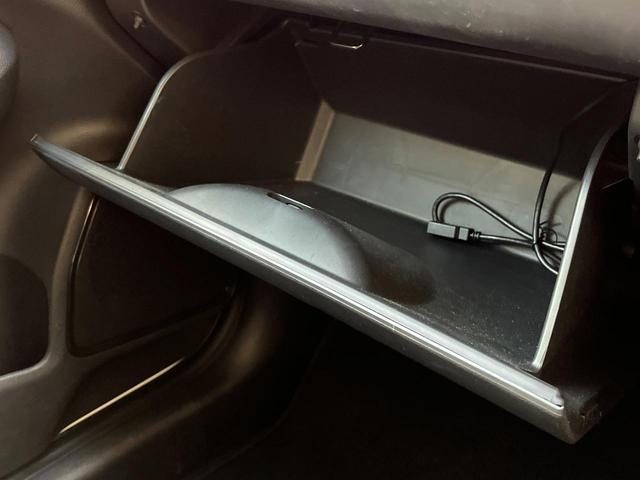 ヴェゼル ｅ：ＨＥＶ　Ｚ　１年保証付　レンタアップ　ＳＤナビ　バックカメラ　衝突被害軽減システム　レーダークルーズ　禁煙車　電動リアゲート　ハーフレザーシート　コーナーセンサー　スマートキー　ＬＥＤヘッド　ＥＴＣ（62枚目）