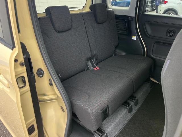 後部座席も気になるようなキズ・汚れやへたり等、大きなダメージはなく、良好な状態です。