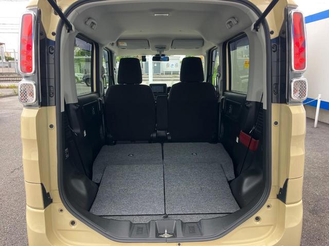 後席を格納すると、これだけの広さが！シーンに合わせたシートアレンジで、大きな荷物も積むことが出来ます♪