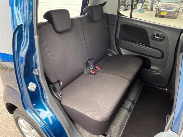 後部座席も気になるようなキズ・汚れやへたり等、大きなダメージはなく、良好な状態です。