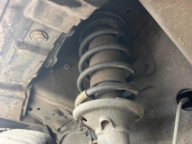 お車を安心してお乗りいただく為には、足回りの定期点検が欠かせません。サービスサポート（有償保証）では無料点検もご提供しており、安心のカーライフをお過ごしいただけるサポート体制が整っています。