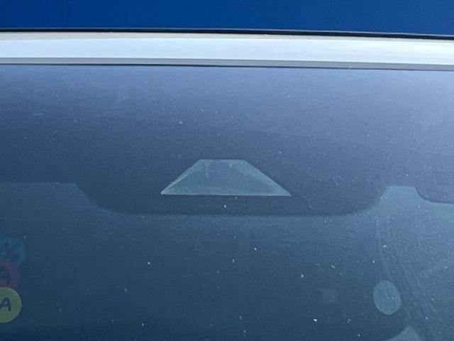 【シートベンチレーション】夏場は涼しい風でお尻や背中の熱やムレを防ぎ、冬はエアコンよりも早く温まってポカポカに！季節を問わず快適に過ごせます。