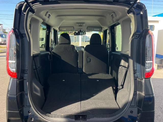 積み下ろしのしやすいデッキにはたっぷりと荷物を積み込んでいただけます。遊びから仕事まで、様々なシーンで頼れます♪