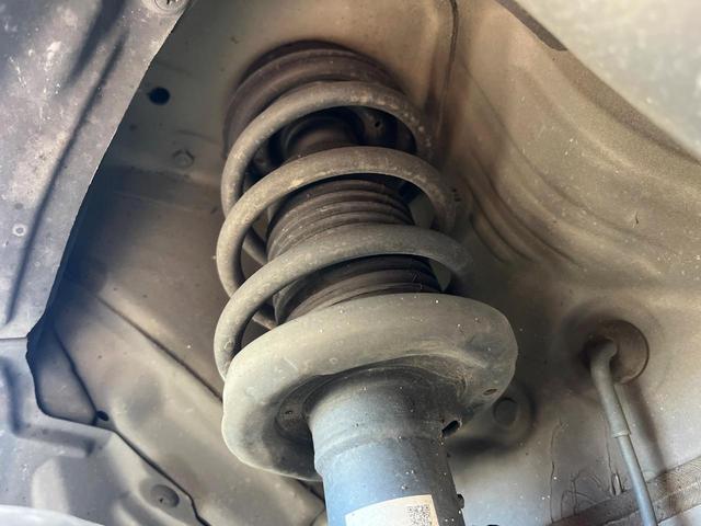 お車を安心してお乗りいただく為には、足回りの定期点検が欠かせません。サービスサポート（有償保証）では無料点検もご提供しており、安心のカーライフをお過ごしいただけるサポート体制が整っています。