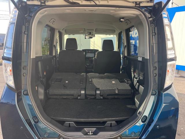 後席を格納すると、これだけの広さが！シーンに合わせたシートアレンジで、大きな荷物も積むことが出来ます♪
