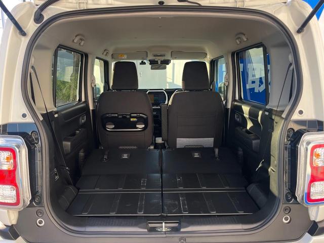 後席を格納すると、これだけの広さが！シーンに合わせたシートアレンジで、大きな荷物も積むことが出来ます♪