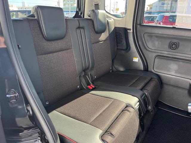 後部座席も気になるようなキズ・汚れやへたり等、大きなダメージはなく、良好な状態です。