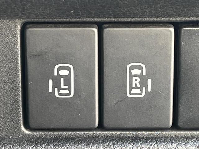【両側パワースライドドア】スマートキーや運転席のスイッチで後席両側スライドドアの開閉が可能♪電動だから力を入れてドアを開ける必要が無く、小さなお子様でも簡単に開け閉めでき快適です♪
