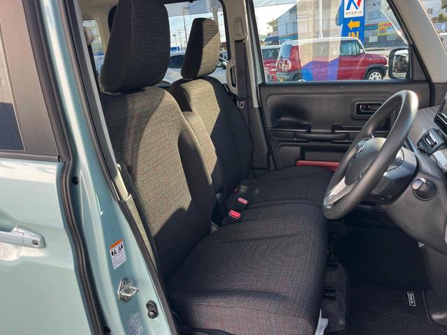 運転席シート廻りは使用感も少なく、良好な状態となっています。丁寧に使われていたことがよくわかりますね。