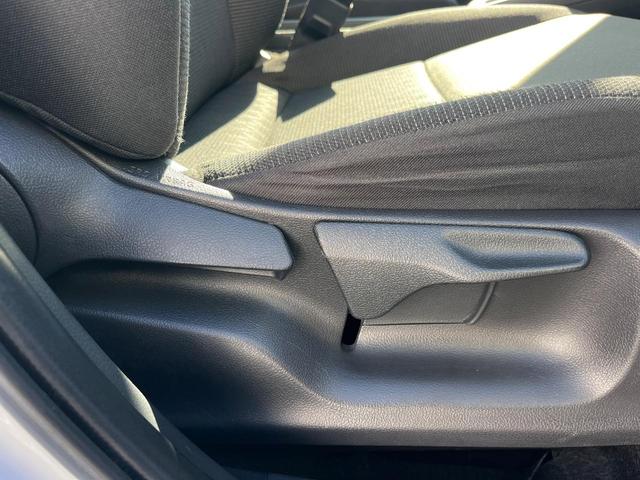 ヤリスクロス Ｇ　１年保証付　レンタアップ　全周囲カメラ　衝突被害軽減システム　レーダークルーズ　禁煙車　コーナーセンサー　スマートキー　ＬＥＤヘッド　ビルトインＥＴＣ　純正１６インチアルミ　オートハイビーム（30枚目）