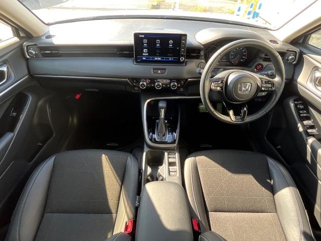 ヴェゼル ｅ：ＨＥＶ　Ｚ　１年保証付　バックカメラ　衝突被害軽減システム　レーダークルーズ　禁煙車　電動リアゲート　ハーフレザーシート　ドラレコ　コーナーセンサー　スマートキー　ＬＥＤヘッド　ＥＴＣ　純正１８インチアルミ（2枚目）