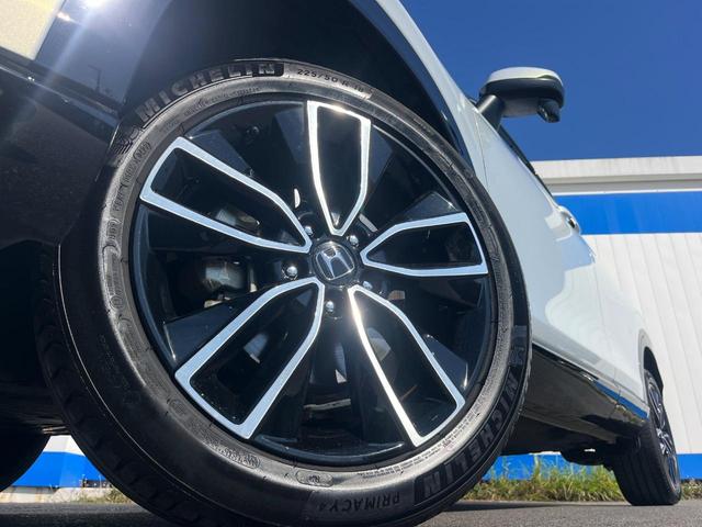 ヴェゼル ｅ：ＨＥＶ　Ｚ　１年保証付　バックカメラ　衝突被害軽減システム　レーダークルーズ　禁煙車　電動リアゲート　ハーフレザーシート　ドラレコ　コーナーセンサー　スマートキー　ＬＥＤヘッド　ＥＴＣ　純正１８インチアルミ（14枚目）