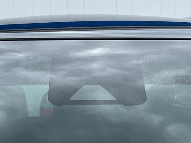 【トヨタセーフティセンス】走行中に前方の車両等を認識し、衝突しそうな時は警報とブレーキで衝突回避と被害軽減をアシスト。より安全にドライブをお楽しみいただけます。