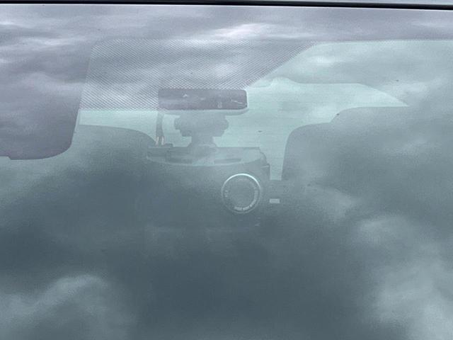 【ドライブレコーダー】安心・安全なカーライフに必須のドライブレコーダーを装備！走行中はもちろん、あおり運転や事故に遭遇した際の状況も映像で記録し、万一のリスクに備えます。