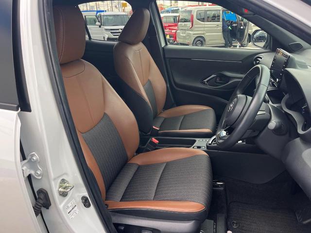 ヤリスクロス ハイブリッドＺ　アドベンチャー　１年保証付　バックカメラ　衝突被害軽減システム　レーダークルーズ　禁煙車　ハーフレザーシート　パワーシート　ドラレコ　コーナーセンサー　スマートキー　ＬＥＤヘッド　ＥＴＣ　純正１８インチアルミ（9枚目）