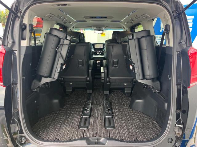 後席を格納すると、これだけの広さが！シーンに合わせたシートアレンジで、大きな荷物も積むことが出来ます♪