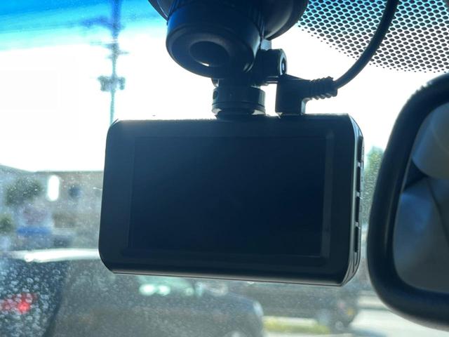 【ドライブレコーダー】安心・安全なカーライフに必須のドライブレコーダーを装備！走行中はもちろん、あおり運転や事故に遭遇した際の状況も映像で記録し、万一のリスクに備えます。