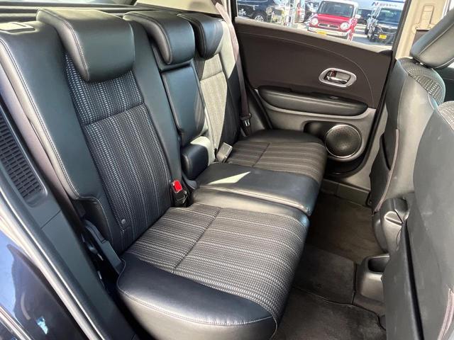 後部座席も気になるようなキズ・汚れやへたり等、大きなダメージはなく、良好な状態です。