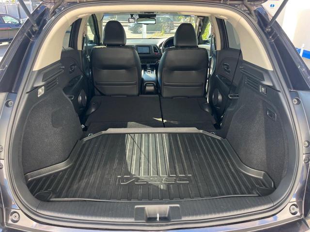 後席を格納すると、これだけの広さが！シーンに合わせたシートアレンジで、大きな荷物も積むことが出来ます♪