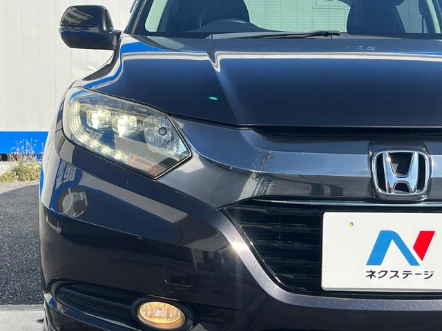 【ＬＥＤヘッドライト】悪天候や夜間走行時も良好な視界を確保し安心して運転できる高輝度ＬＥＤヘッドライトを装備！点灯速度が早く、消費電力も抑えられています。