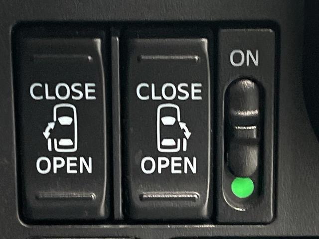 【両側パワースライドドア】スマートキーや運転席のスイッチで後席両側スライドドアの開閉が可能♪電動だから力を入れてドアを開ける必要が無く、小さなお子様でも簡単に開け閉めでき快適です♪