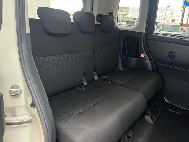 後部座席も気になるようなキズ・汚れやへたり等、大きなダメージはなく、良好な状態です。