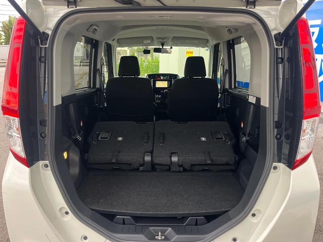 後席を格納すると、これだけの広さが！シーンに合わせたシートアレンジで、大きな荷物も積むことが出来ます♪